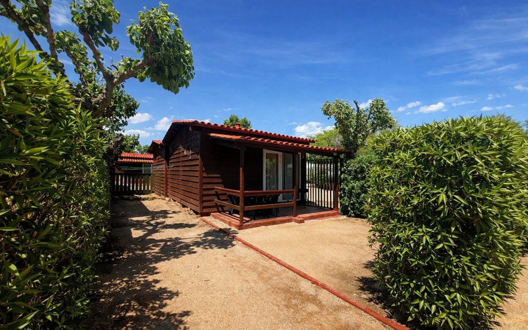 Bungalow Comfort Garden en Camping Els Pins: tranquilidad, confort y patio privado